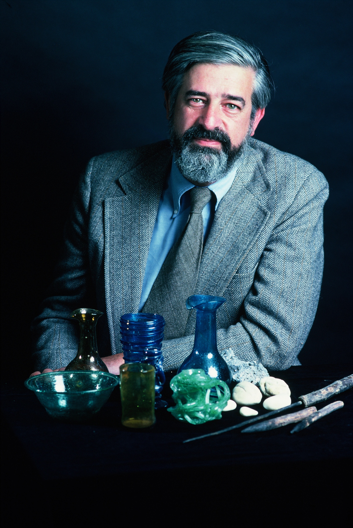 Bob Brill featured with Herat (Afghanistan) glass (1979). Image courtesy of The Corning Museum of Glass, Corning, NY.