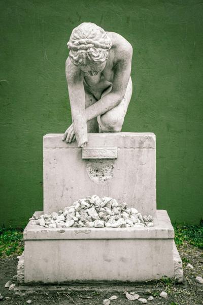 Broken Marble Statue by Facu De Buono/Pexels (uploaded 2022). Licensed under Creative Commons. 
