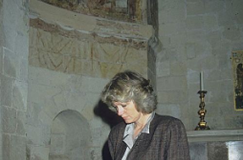 Sharon Cather at St Gabriel’s Chapel, Canterbury Cathedral, 1990. Image courtesy of David Park. © Courtauld Institute of Art.